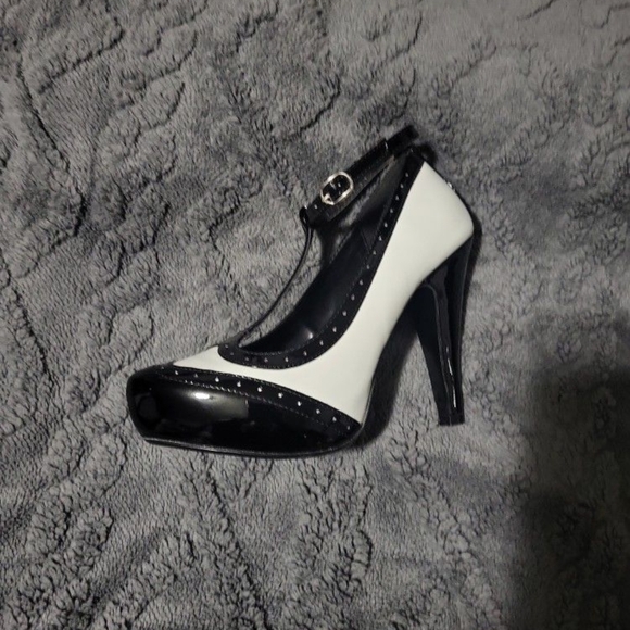 Pin Up Couture Shoes - Elegant Black and White Heels